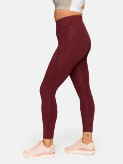 TechSweat™ Core 7/8 Legging -Daily Fit Wear Shop 1 hero W100555 TSW TRF TechSweat 7 8 Leggings Truffle 044