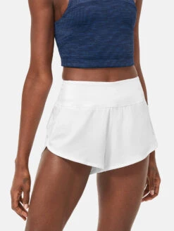 Hudson 2.5" Short -Daily Fit Wear Shop 1 hero W701498 REC WHI Hudson2.5 Shorts White 027