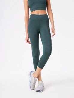 TechSweat™ Core 3/4 Legging -Daily Fit Wear Shop Front02 W101407 TSW EGR Core 3 4 Legging Evergreen 076 91dOUiL