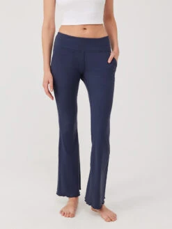 SuperForm™ Rib Flare Pant -Daily Fit Wear Shop W701616 SFR DSY Rib Flare Pant Dark Sky DH 061