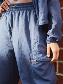 Windbreaker Pant -Daily Fit Wear Shop editorial W501574 RSN DSY pant close up lead Cge5hrY